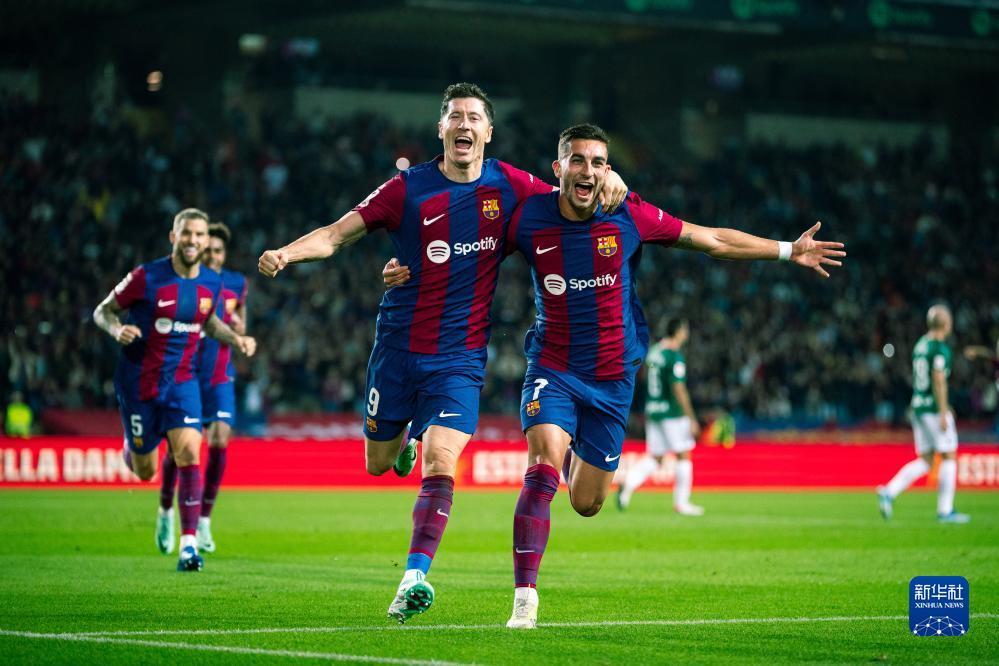 也展现了他 也展现了他