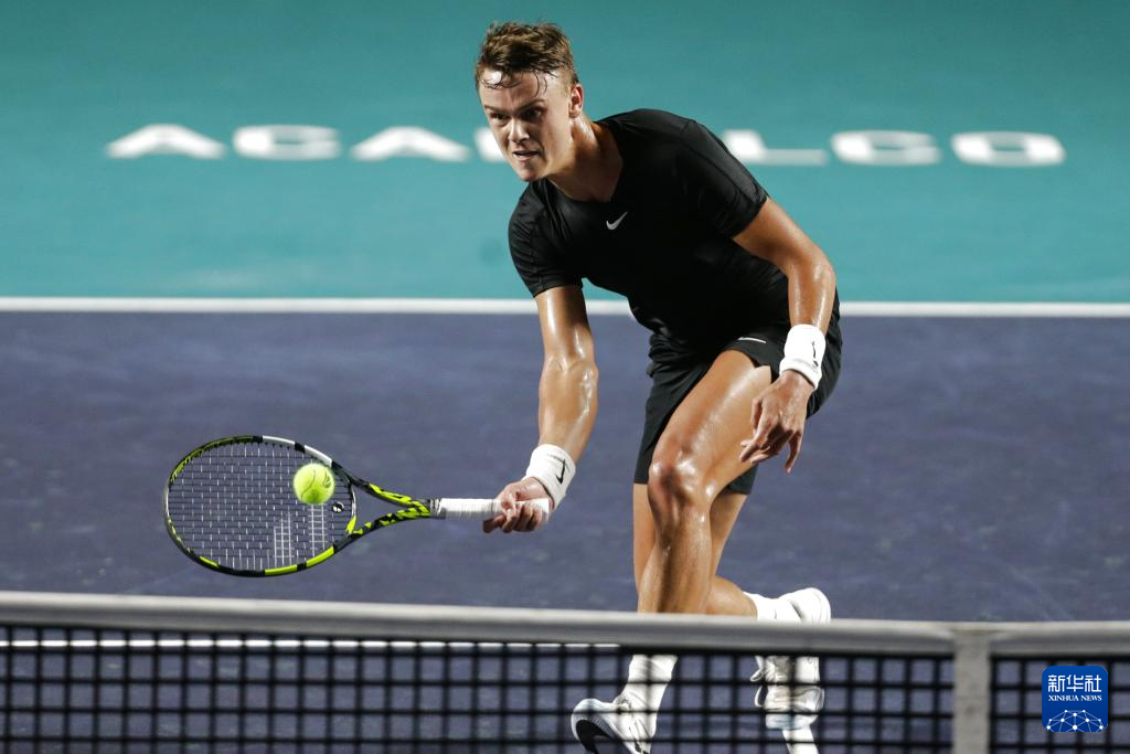 高清图：伊布庆祝秀跆拳道动作拥抱鲁尼博格巴.