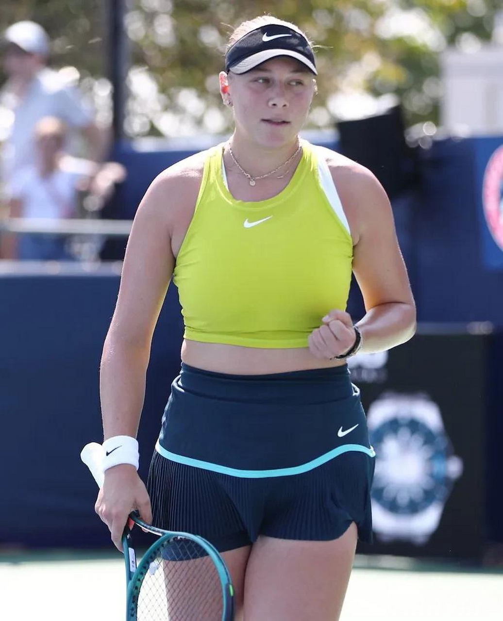 小贾巴里·史密斯空砍15分11篮板两双，格林状态不佳，火箭不敌湖人.